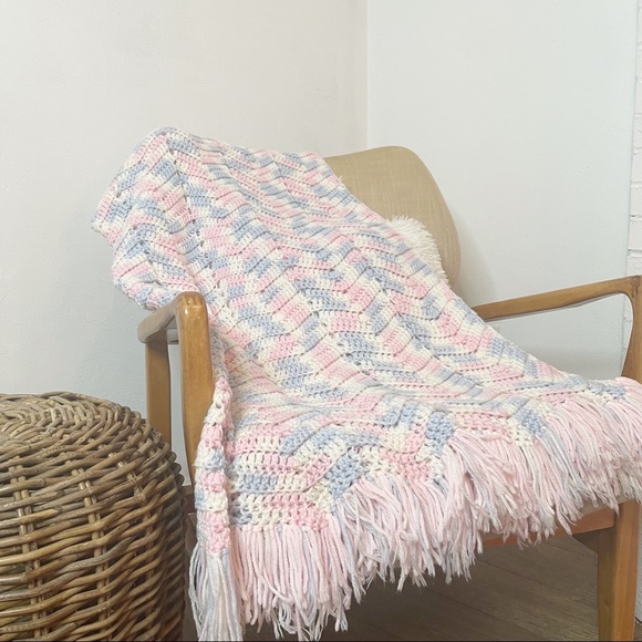 Vintage Handmade Afghan Crochet Knit Chevron Blanket with Fringe Size 40” x 49” - Picture 4 of 12